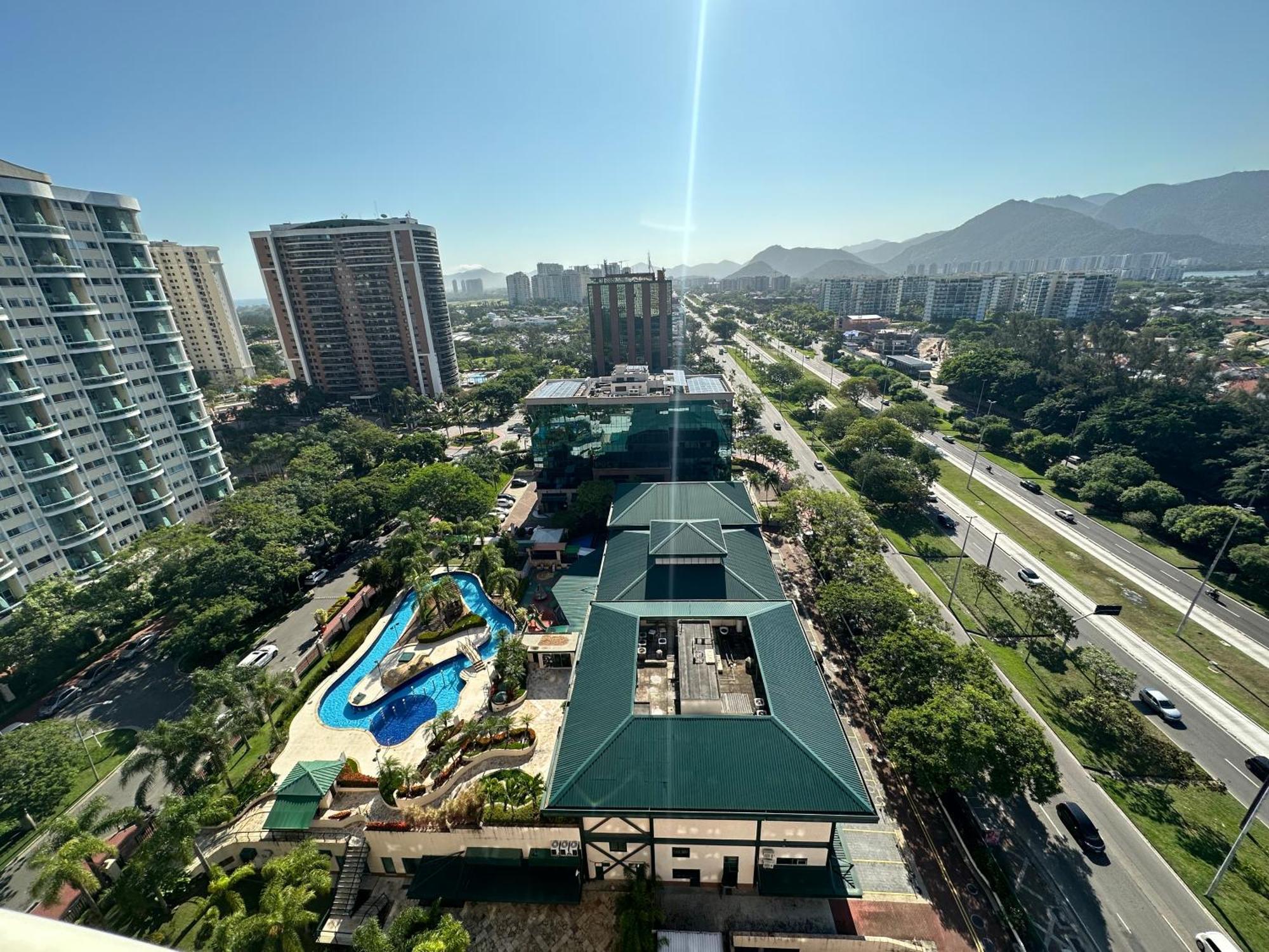 Flat Com Vista Panoramica -15- Na Barra Da Tijuca - Estacionamento Gratuito - Frigobar - Ar Condicionado - Piscina - Academia - Balsa Para Praia Gratis - Varanda - Vista Parcial Mar E Lagoa — Fotos 2