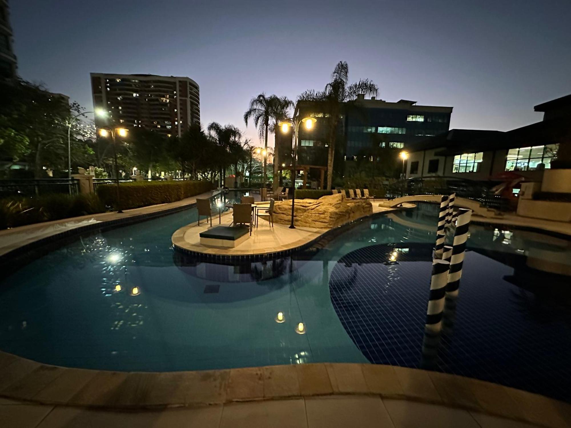 Flat Com Vista Panoramica -15- Na Barra Da Tijuca - Estacionamento Gratuito - Frigobar - Ar Condicionado - Piscina - Academia - Balsa Para Praia Gratis - Varanda - Vista Parcial Mar E Lagoa, Rio de Janeiro