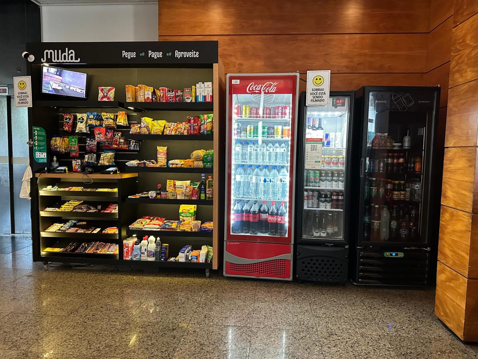 Flat Com Vista Panoramica -15- Na Barra Da Tijuca - Estacionamento Gratuito - Frigobar - Ar Condicionado - Piscina - Academia - Balsa Para Praia Gratis - Varanda - Vista Parcial Mar E Lagoa — Fotos 3
